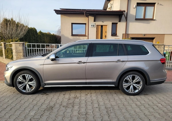 Volkswagen Passat cena 129000 przebieg: 49900, rok produkcji 2019 z Poznań małe 172